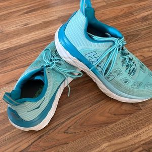 🌷Hoka Bondi 6, in light teal color. Women’s size 9